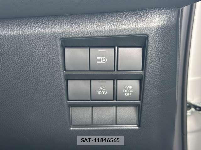 Toyota NOAH 2025-04 8218213-17