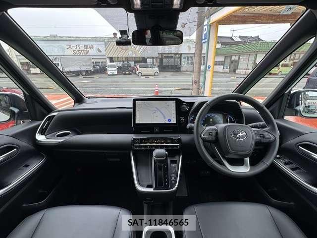 Toyota NOAH 2025-04 8218213-2