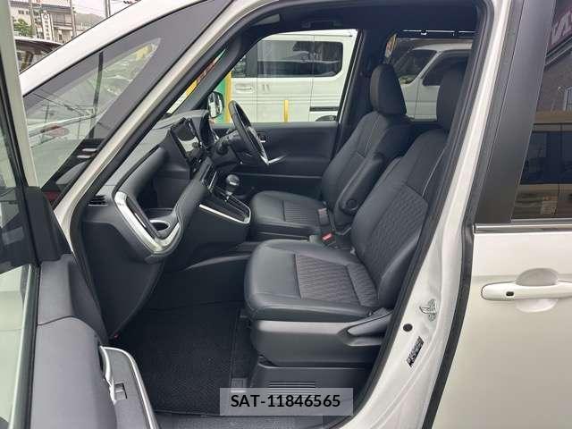 Toyota NOAH 2025-04 8218213-4
