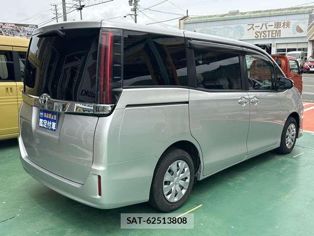 Toyota NOAH 2021-03 8218244-1