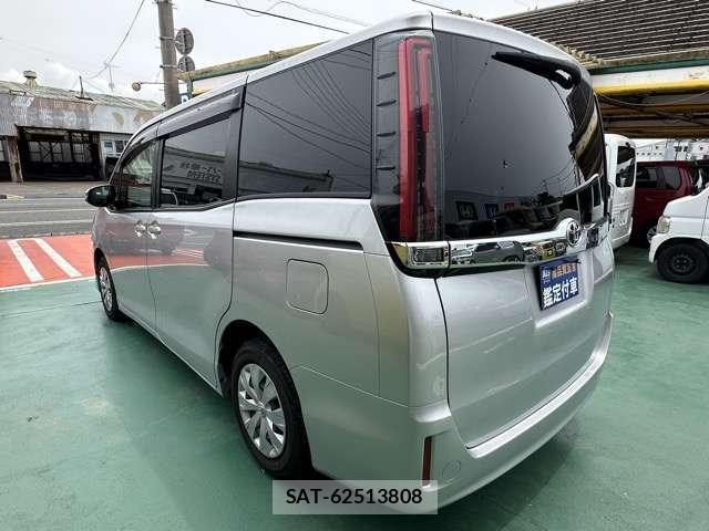 Toyota NOAH 2021-03 8218244-3