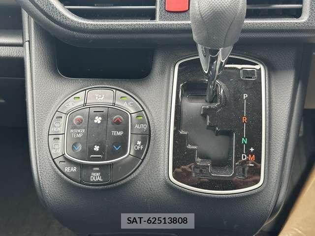 Toyota NOAH 2021-03 8218244-4