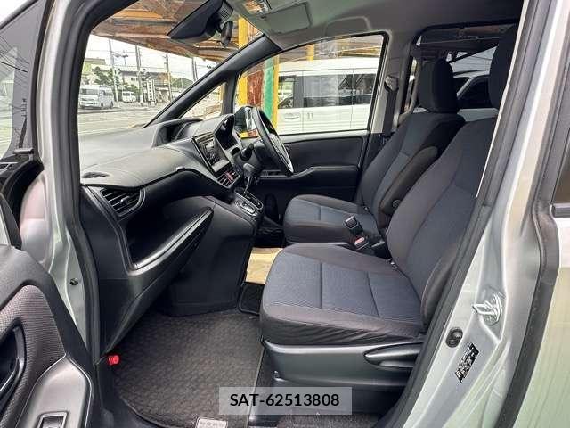 Toyota NOAH 2021-03 8218244-5