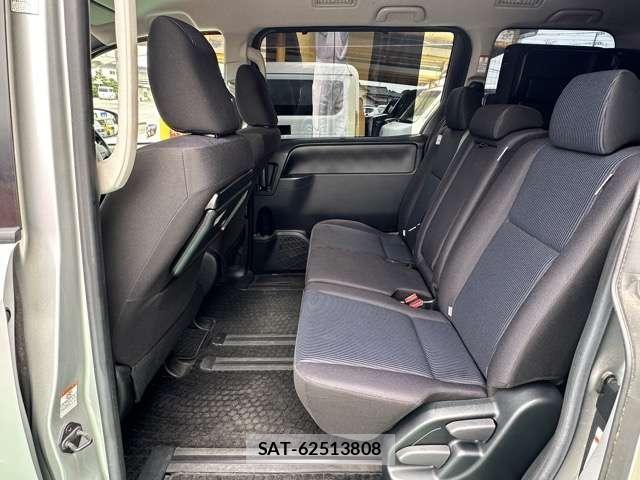 Toyota NOAH 2021-03 8218244-6