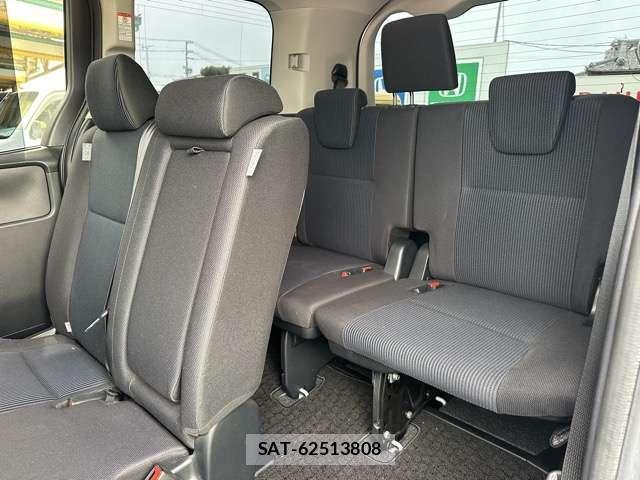 Toyota NOAH 2021-03 8218244-7