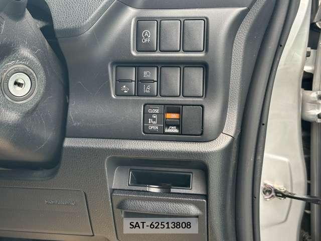Toyota NOAH 2021-03 8218244-8
