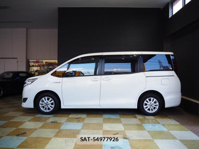 Toyota NOAH 2018-02 8218358-10