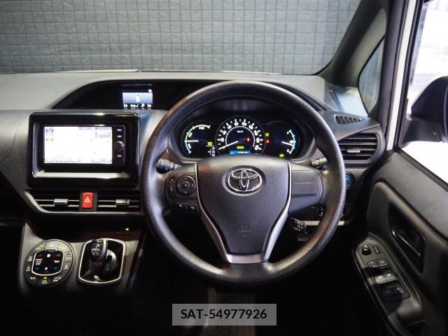 Toyota NOAH 2018-02 8218358-12