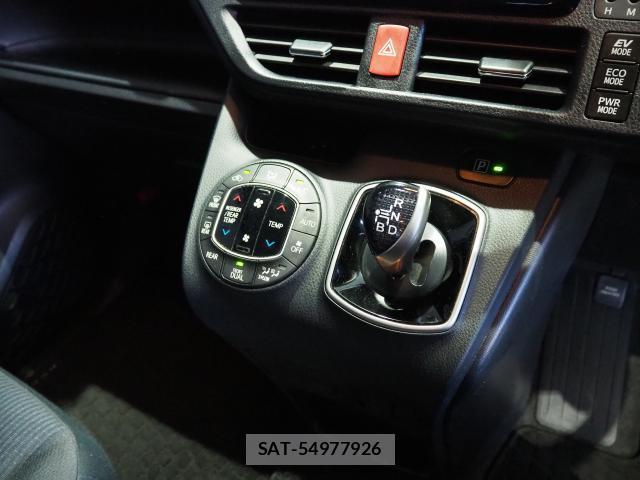 Toyota NOAH 2018-02 8218358-14