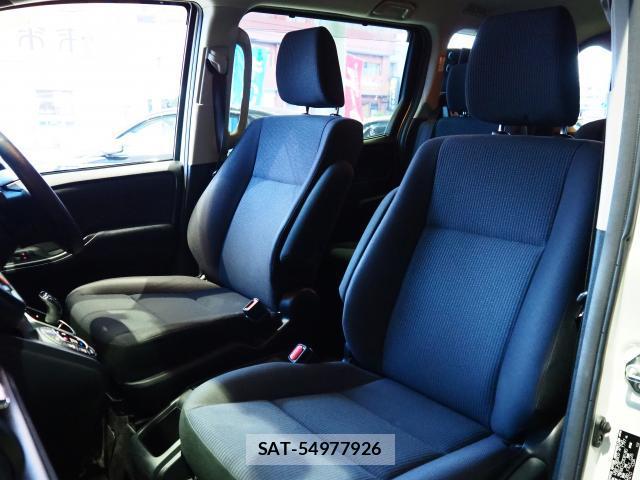 Toyota NOAH 2018-02 8218358-17
