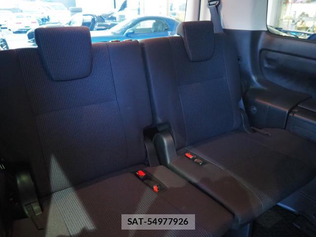 Toyota NOAH 2018-02 8218358-18