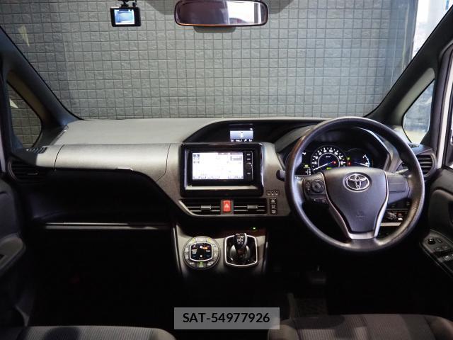 Toyota NOAH 2018-02 8218358-2