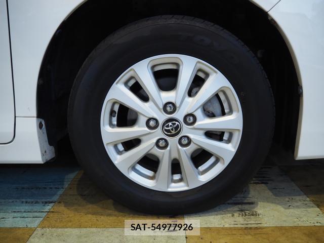Toyota NOAH 2018-02 8218358-8