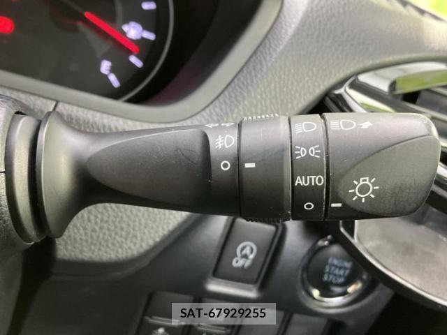 Toyota NOAH 2019-12 8218485-15