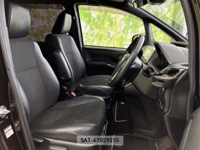 Toyota NOAH 2019-12 8218485-3