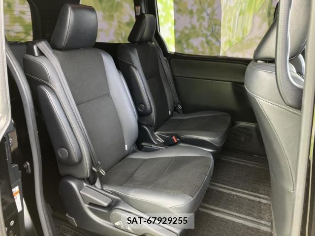 Toyota NOAH 2019-12 8218485-4