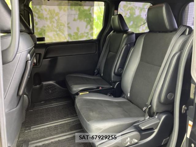 Toyota NOAH 2019-12 8218485-7