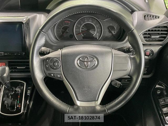Toyota NOAH 2018-11 8218530-11