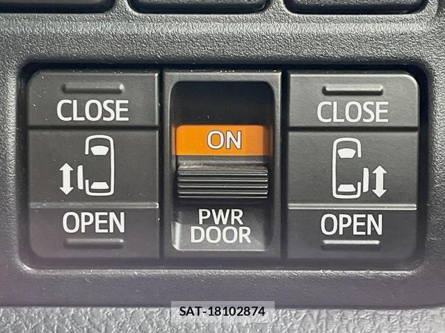Toyota NOAH 2018-11 8218530-3