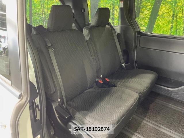 Toyota NOAH 2018-11 8218530-8