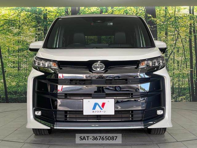 Toyota NOAH 2023-01 8218721-13
