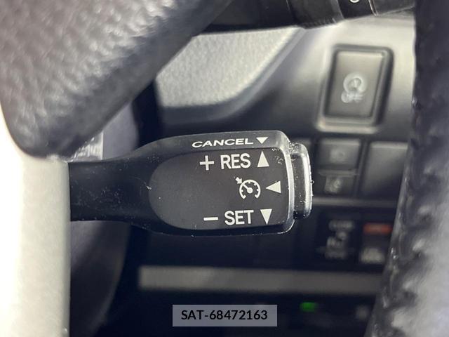 Toyota NOAH 2020-02 8219184-6