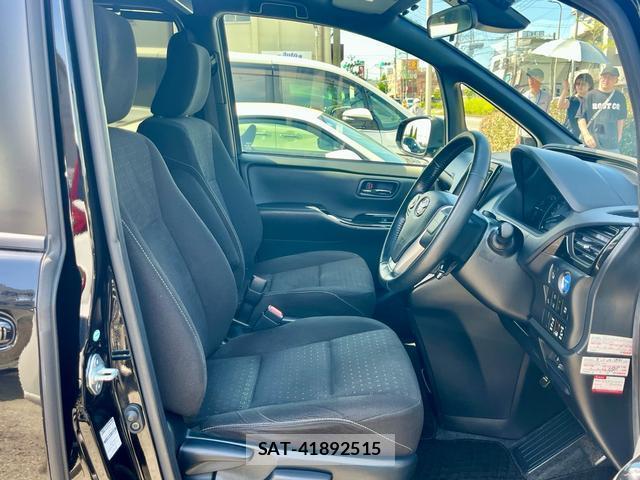 Toyota NOAH 2017-07 8219217-10
