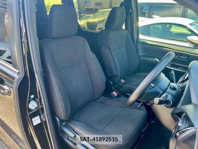 Toyota NOAH 2017-07 8219217-11