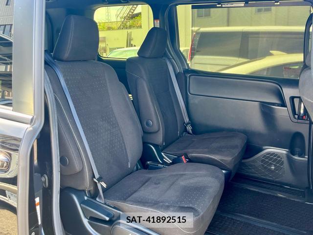 Toyota NOAH 2017-07 8219217-12