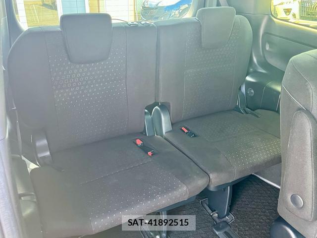Toyota NOAH 2017-07 8219217-13
