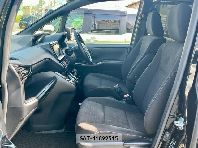 Toyota NOAH 2017-07 8219217-14