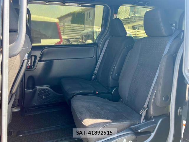 Toyota NOAH 2017-07 8219217-16