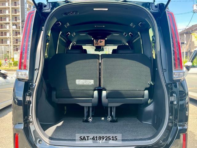 Toyota NOAH 2017-07 8219217-17