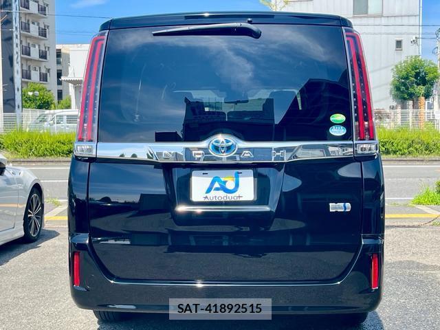 Toyota NOAH 2017-07 8219217-3