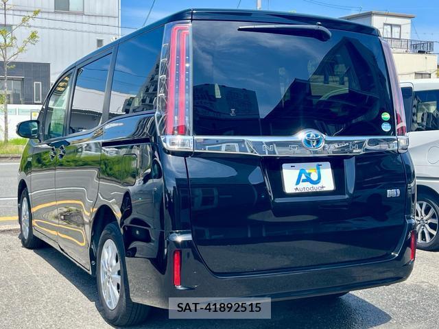 Toyota NOAH 2017-07 8219217-4