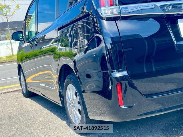 Toyota NOAH 2017-07 8219217-8