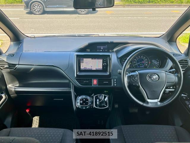 Toyota NOAH 2017-07 8219217-9