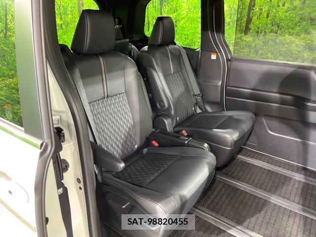 Toyota NOAH 2023-07 8219343-7