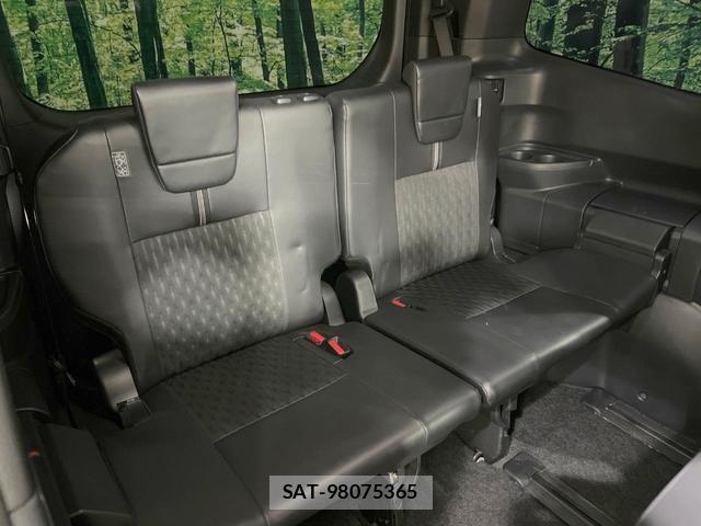 Toyota NOAH 2023-10 8219394-10