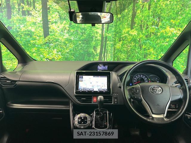 Toyota NOAH 2017-07 8219443-1