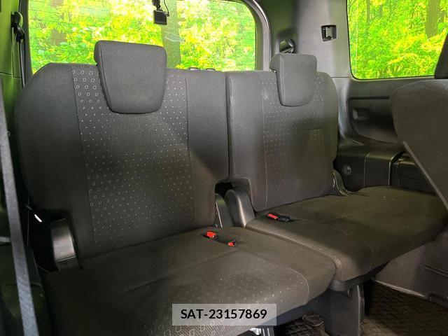 Toyota NOAH 2017-07 8219443-10