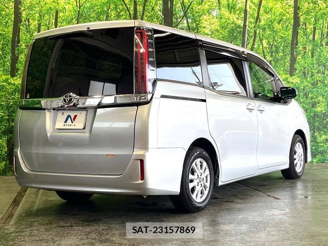 Toyota NOAH 2017-07 8219443-16