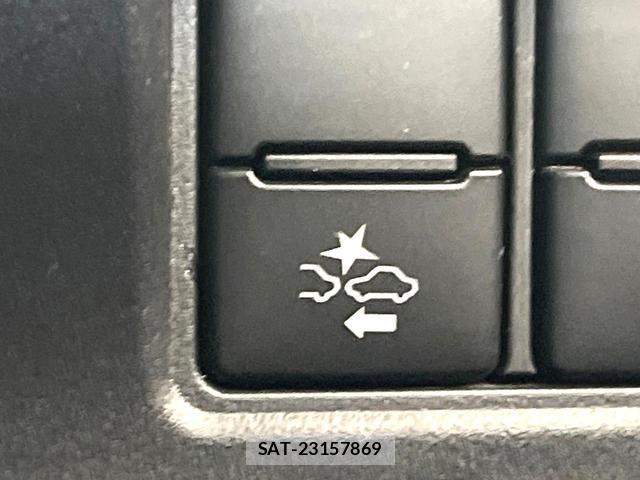 Toyota NOAH 2017-07 8219443-4