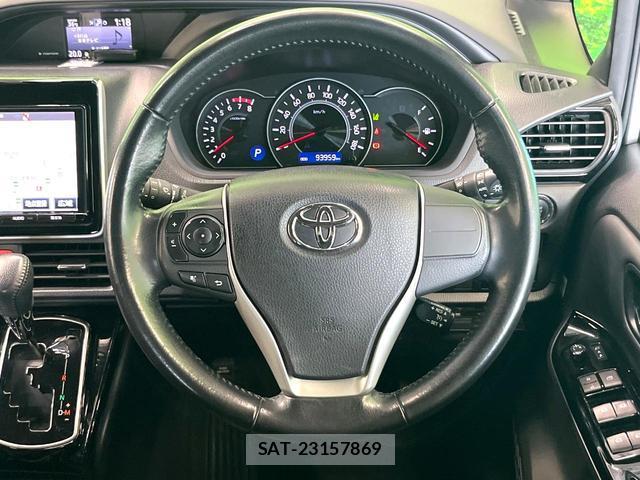 Toyota NOAH 2017-07 8219443-7