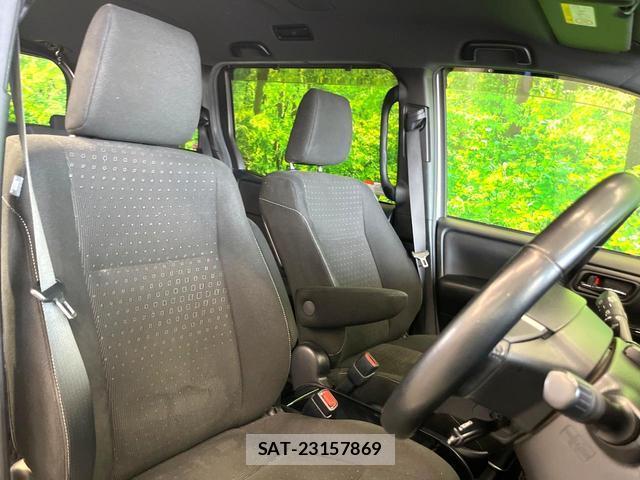 Toyota NOAH 2017-07 8219443-8