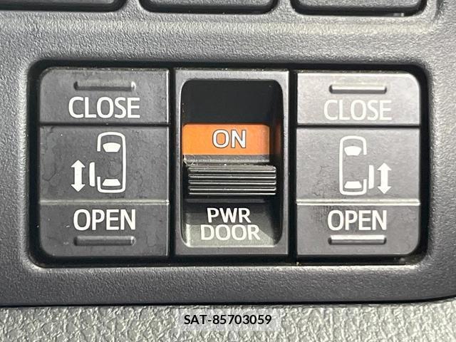 Toyota NOAH 2018-08 8219536-6