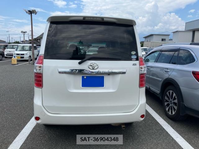 Toyota NOAH 2009-05 8219794-13