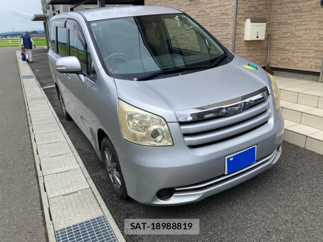 Toyota NOAH 2009-10 8219842-0