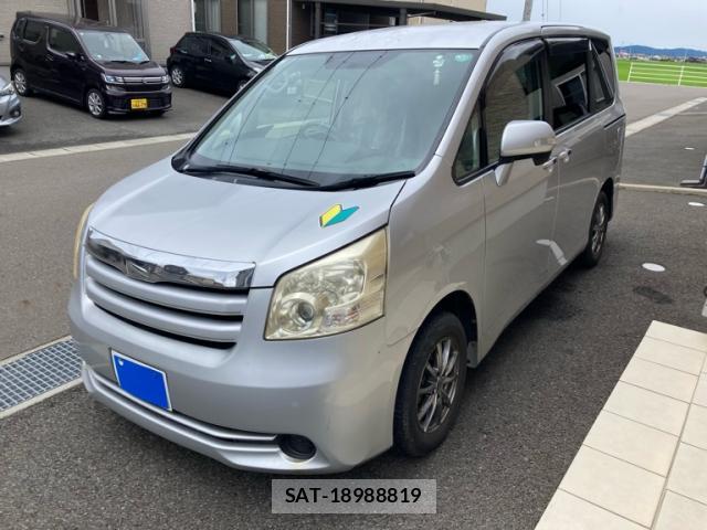 Toyota NOAH 2009-10 8219842-1