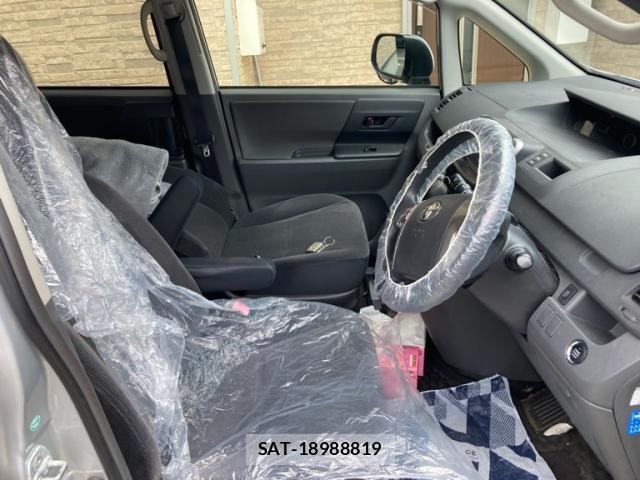 Toyota NOAH 2009-10 8219842-10